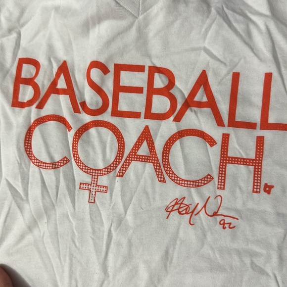 ALYSSA NAKKEN: BASEBALL COACH WHITE V NECK T SHIRT NWT‎ SIZE M - Picture 2 of 2